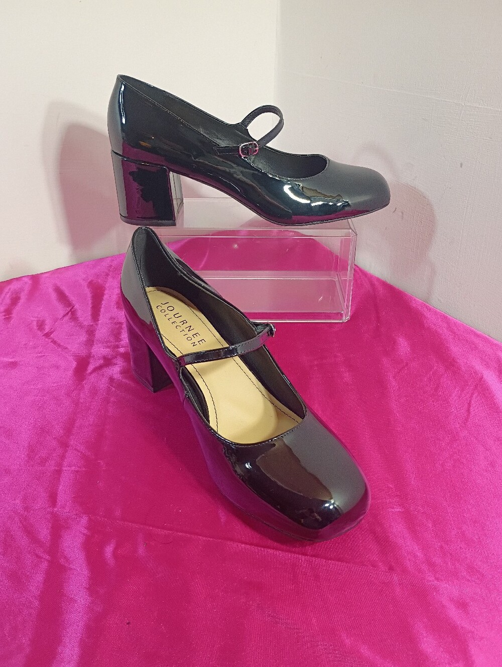 Journee Collection Women's SZ 12 Okenna Mary Jane Pumps Black.